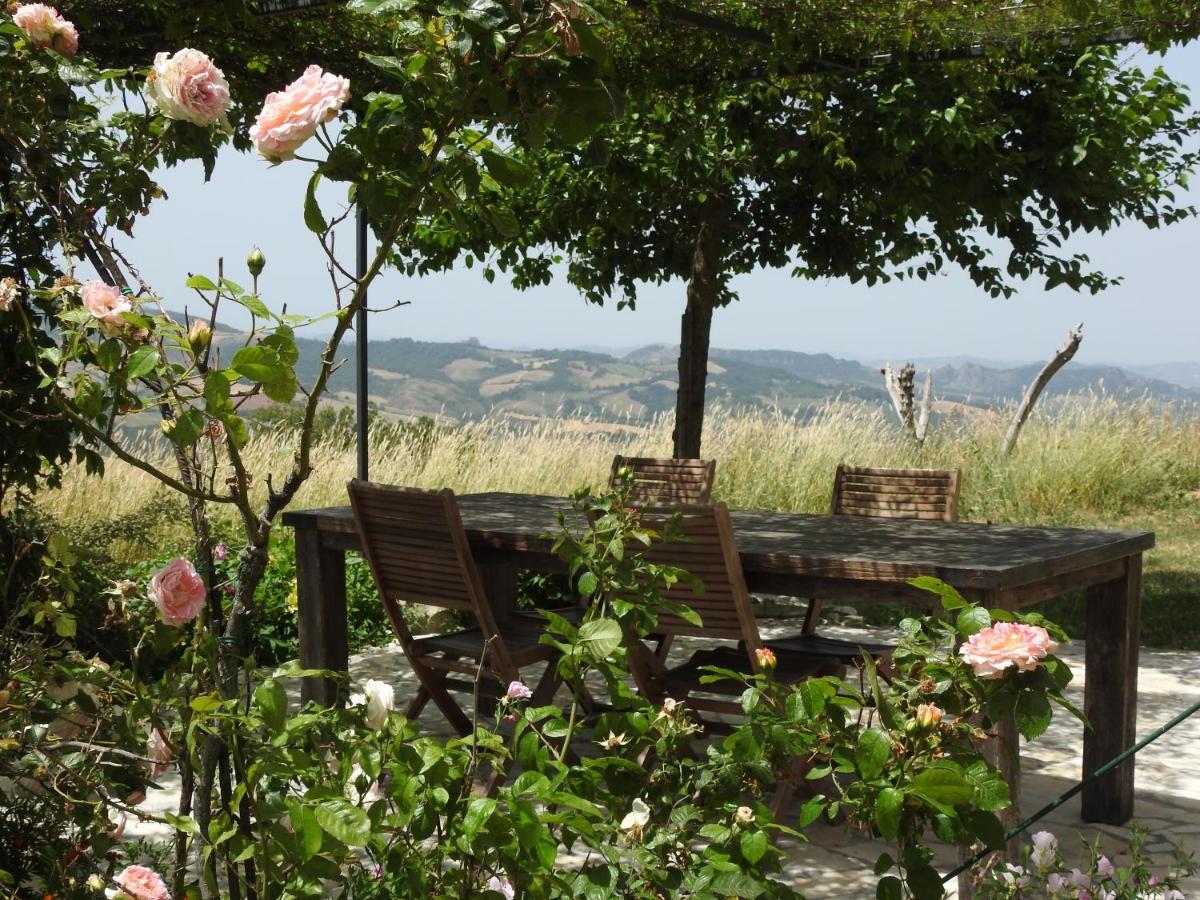 Отель Casale Le Fontanelle Monte Grimano Terme Экстерьер фото